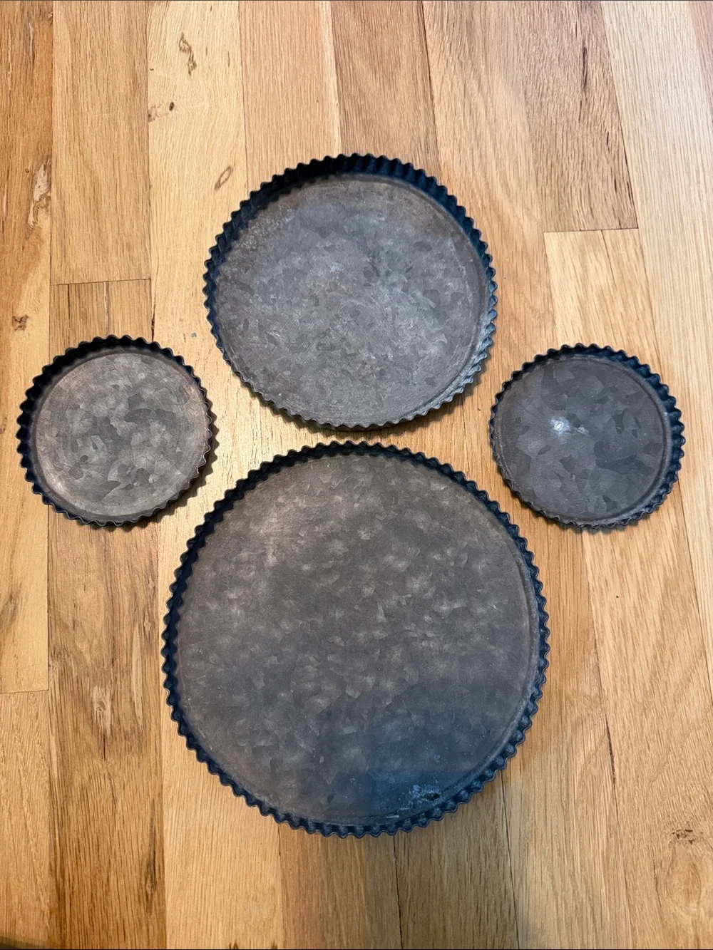 EUC Non-branded Black Fluted Metal Tart Pan Set - 4 Piece
